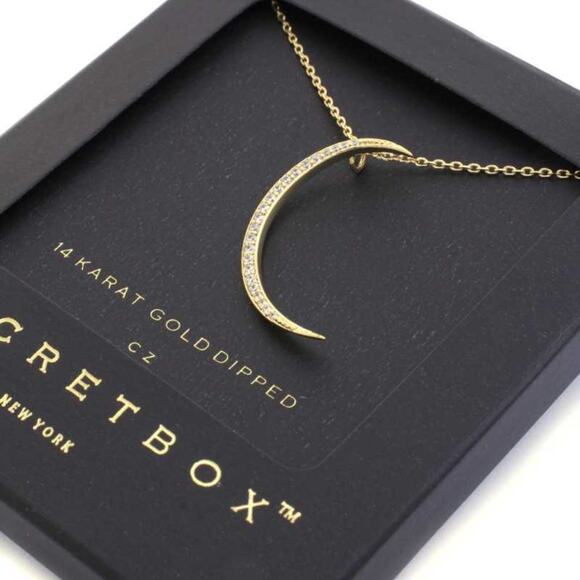 BOUTIQUE MYSTERY BOX Valued at $150+ Size Medium - Picture 9 of 12